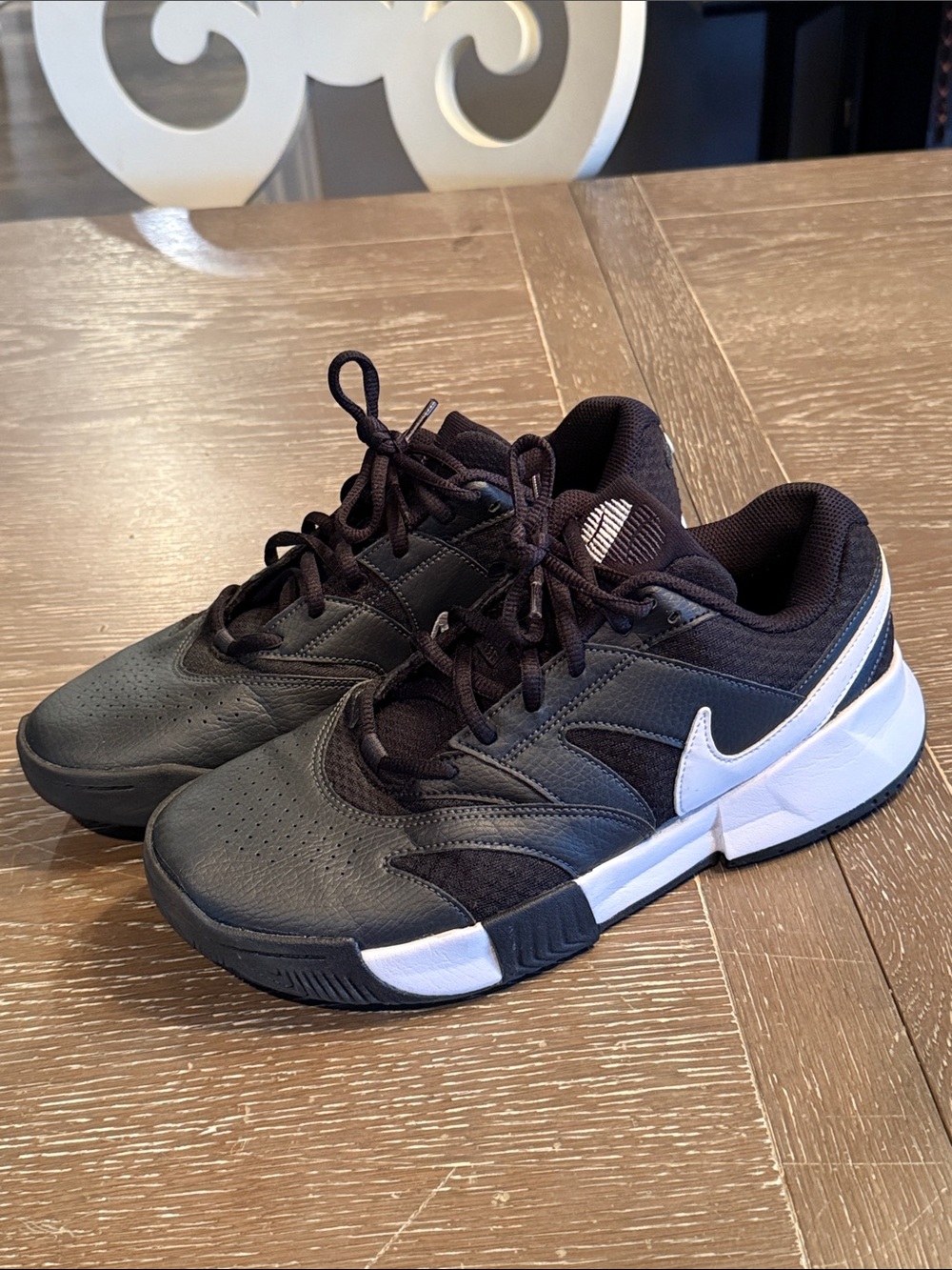 Nike Court Lite 4 sneakers size 8.5
Men's Tennis Shoes excellent condition